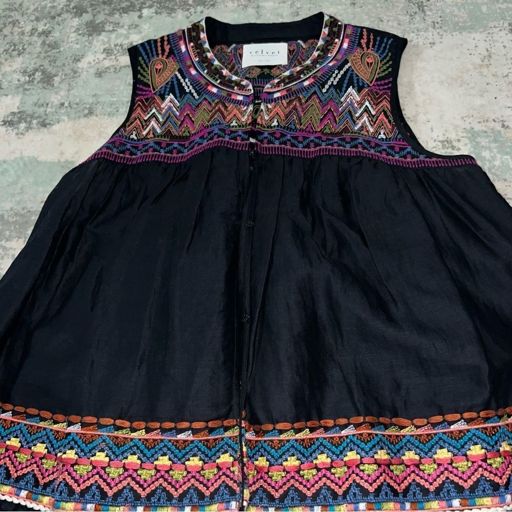 Velvet by Graham & Spencer Black Sleeveless Embellished Blouse